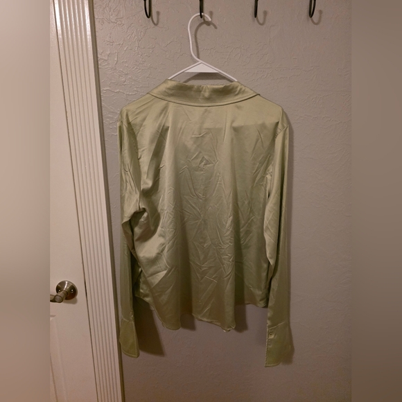 Women's Bell Long Sleeves Button Down Shiny Sage Gree Top Wild Fable XXL - Picture 8 of 14